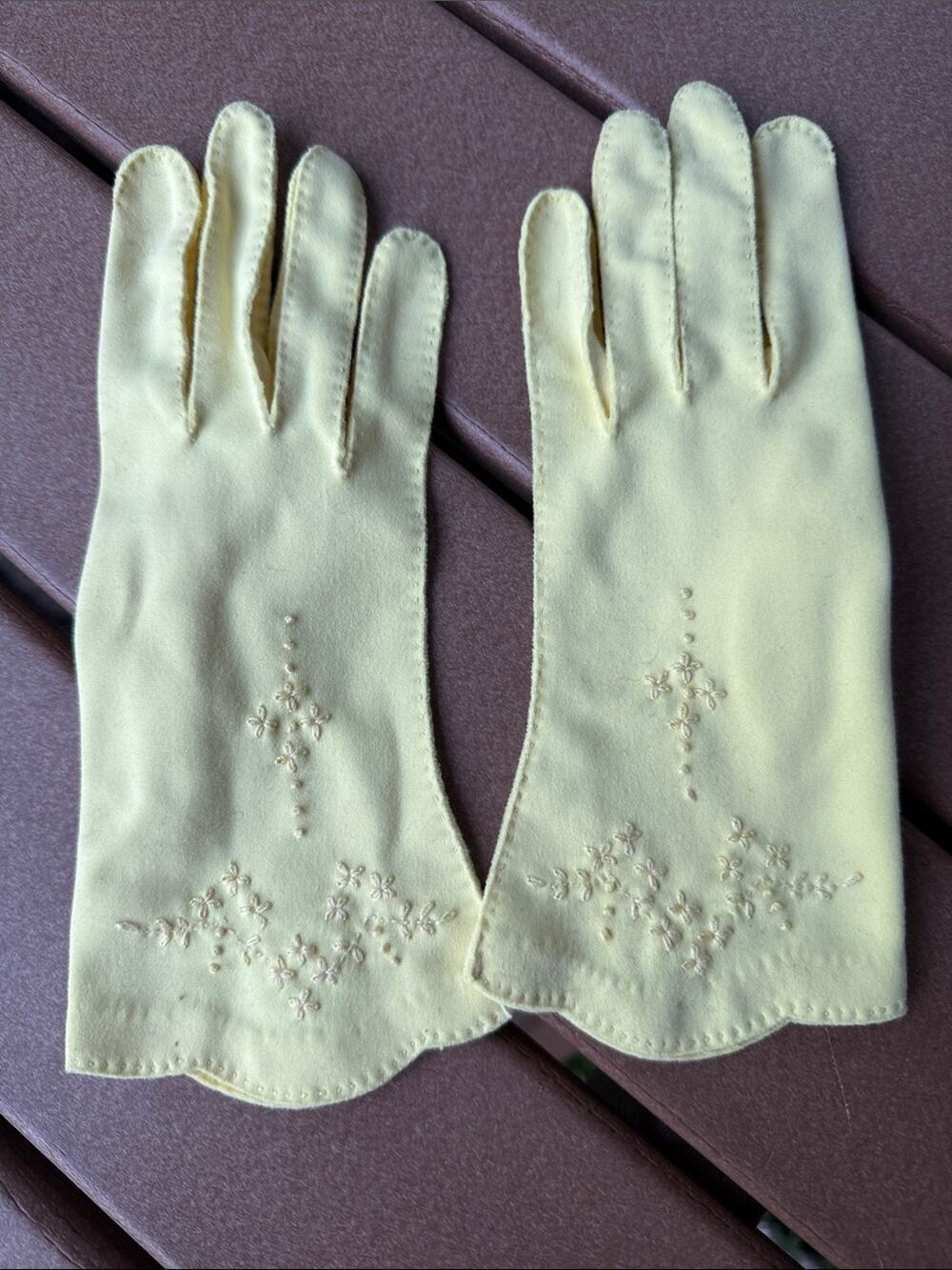 Shalimar Vintage Yellow Embroidered Gloves Size 7